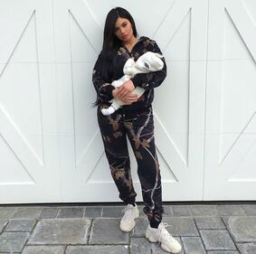 Kylie Jenner mostra la figlia sui social  3