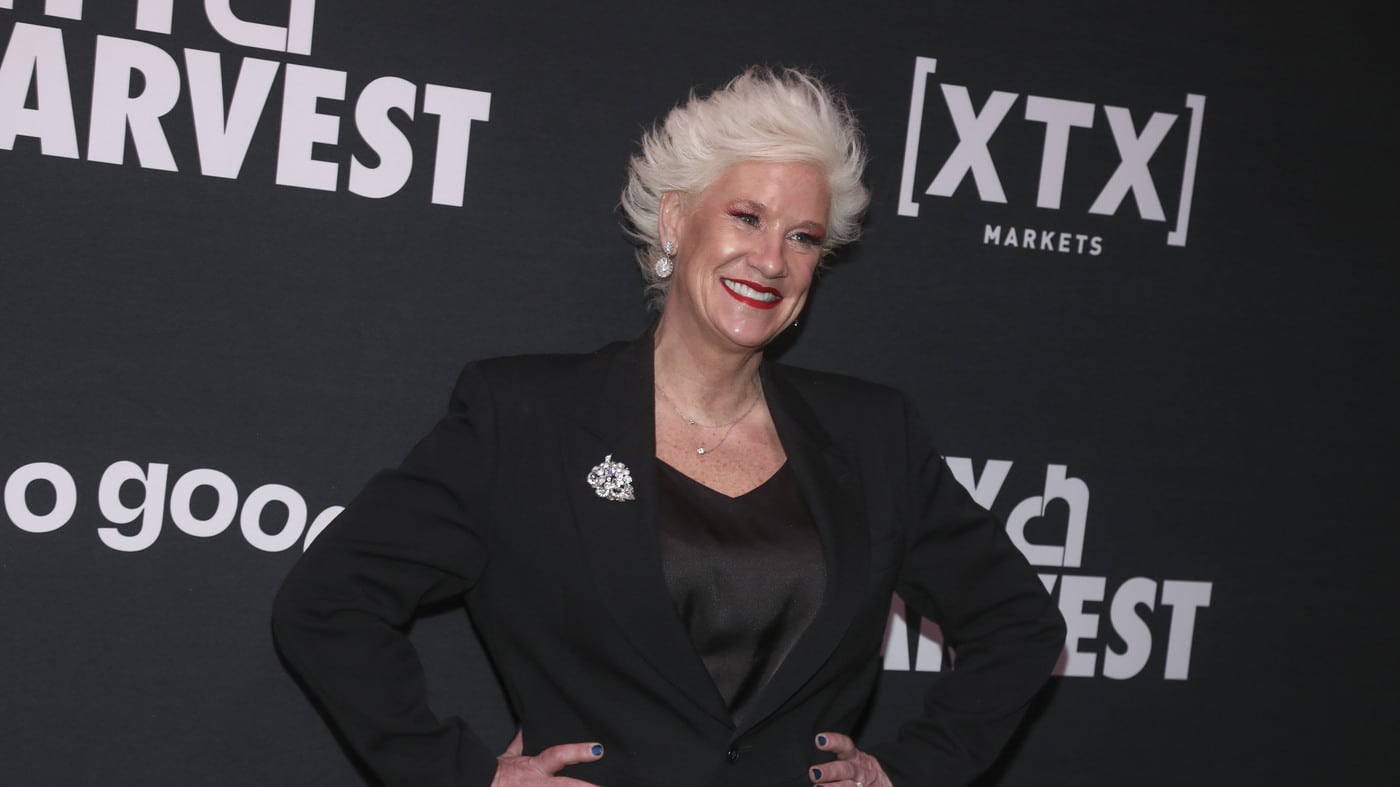 Morta la chef Anne Burrell. La star di Food Network aveva 55 anni