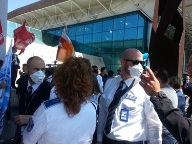 Roma, dopo il rogo i lavoratori chiedono chiarezza 3