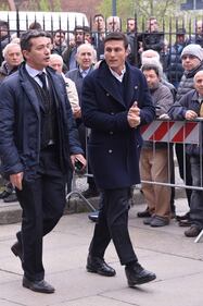 Amici, tifosi e persone comuni salutano il grande Cesare Maldini 10