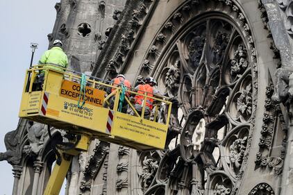 Dopo l'incendio alla Cattedrale di Notre-Dame cominciano i lavori di messa in sicurezza 10