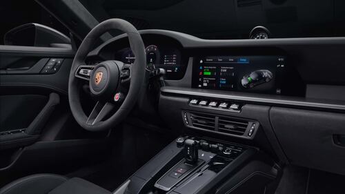 Nuova Porsche 911 GTS 2024, debutta la prima 911 ibrida della storia 7
