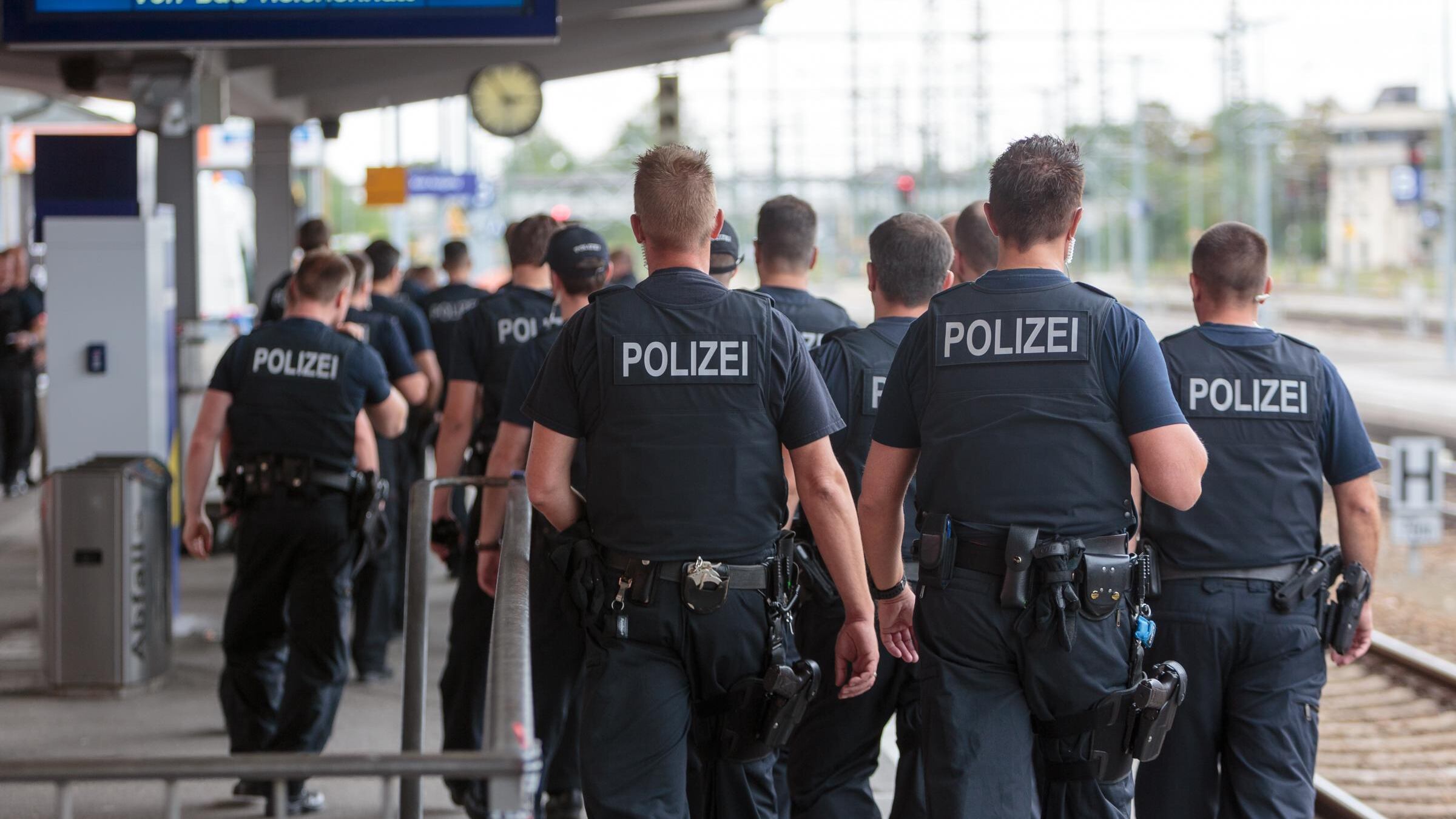 Germania, un'altra giornata di terrore sui treni. Un siriano accoltella 3 passeggeri: sono gravi