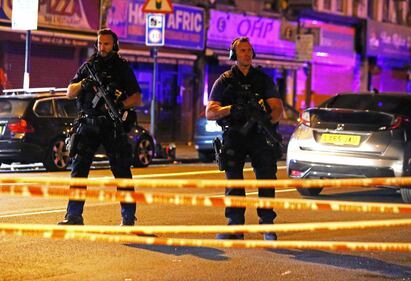 Londra, fuori dalla moschea dopo l'attacco 17