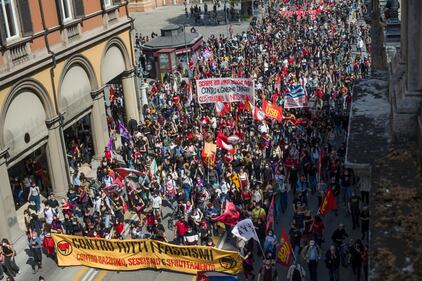 Manifestazione antifascista a Bologna per il 25 aprile 5