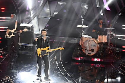 Sanremo 2024: ecco il look della seconda serata del Festival dei The Kolors 1