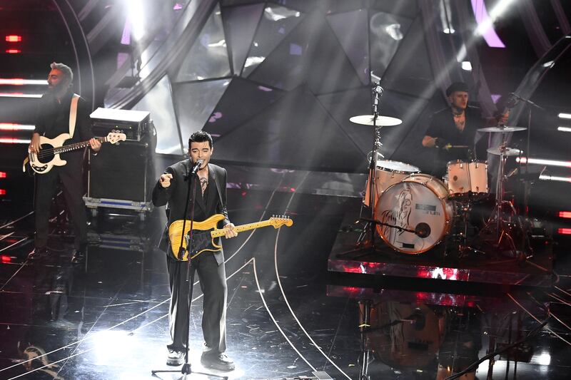 Sanremo 2024: ecco il look della seconda serata del Festival dei The Kolors 1