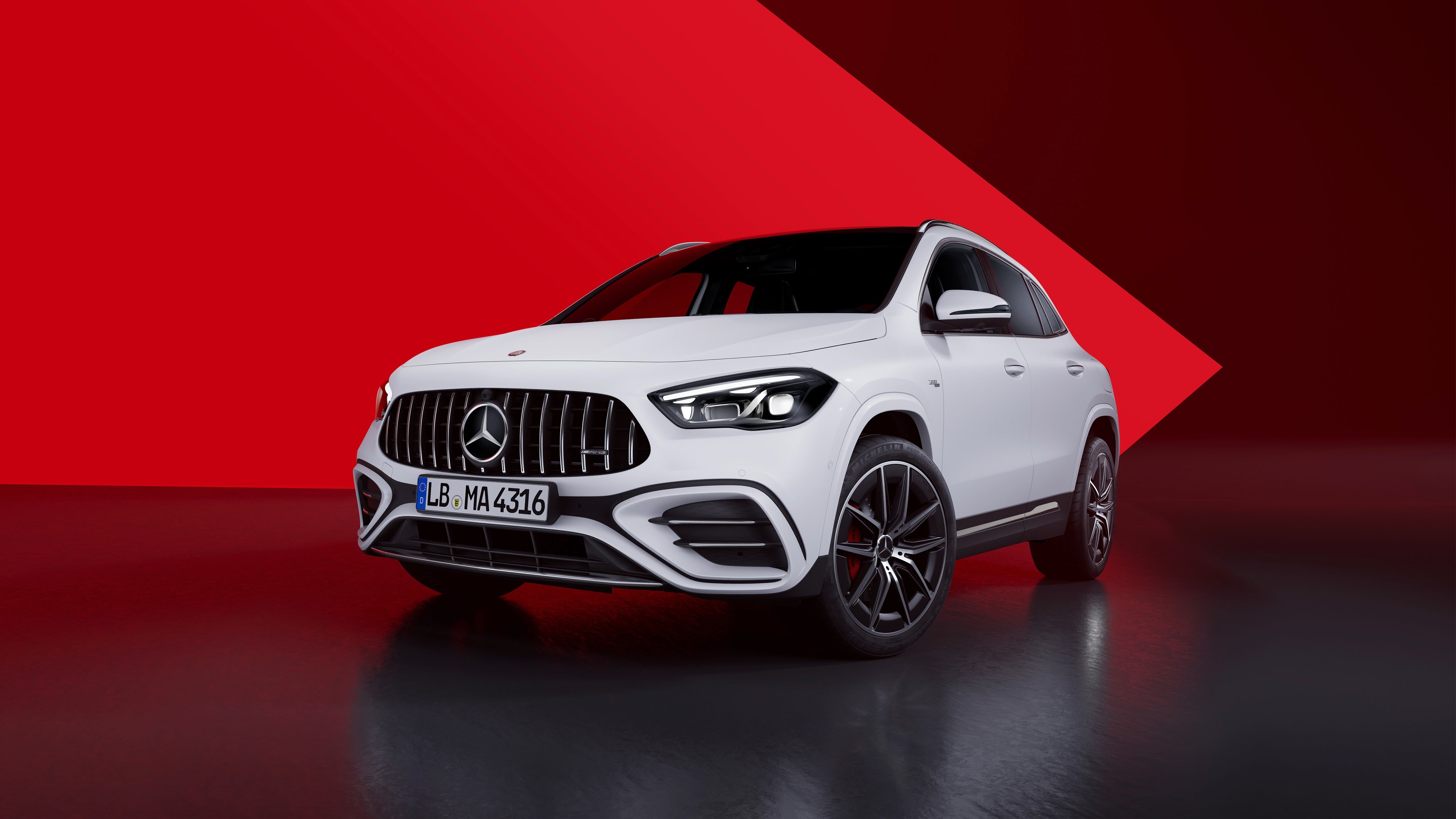 GLA, la porta d'ingresso al mondo Suv di Mercedes