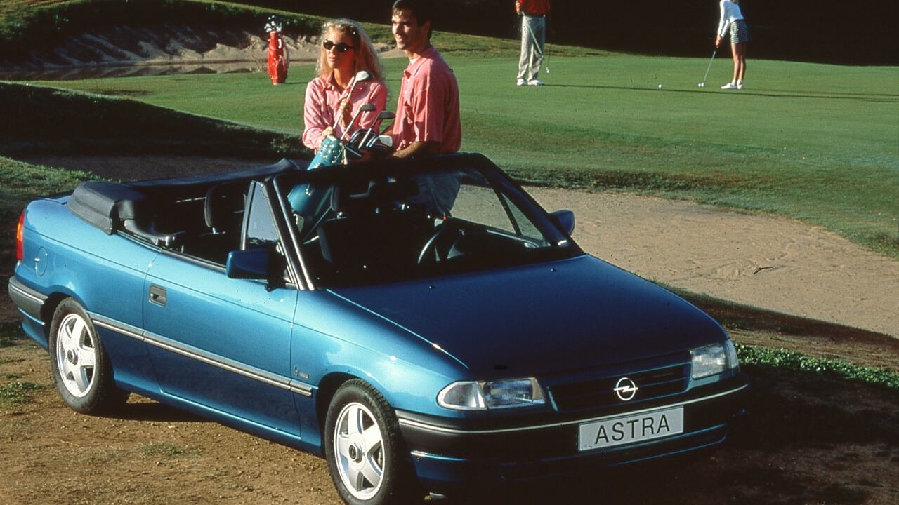 Opel Astra cabrio, spensieratezza con il vento tra i capelli