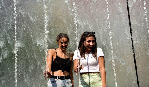 Milano: scatti dalla  fontana d'Apple in Pizza Liberty  8