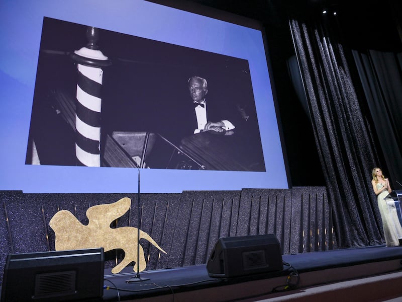 Il cinema ridotto a quote rosa e zero meritocrazia: il ridicolo assalto al Festival di Venezia