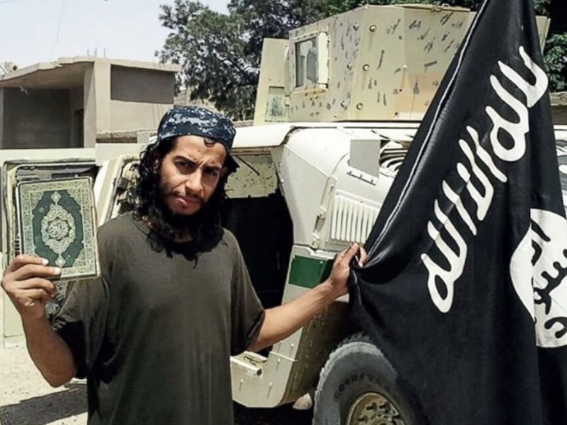 Abdelhamid Abaaoud, la mente dietro agli attentati di Parigi ucciso a Saint-Denise