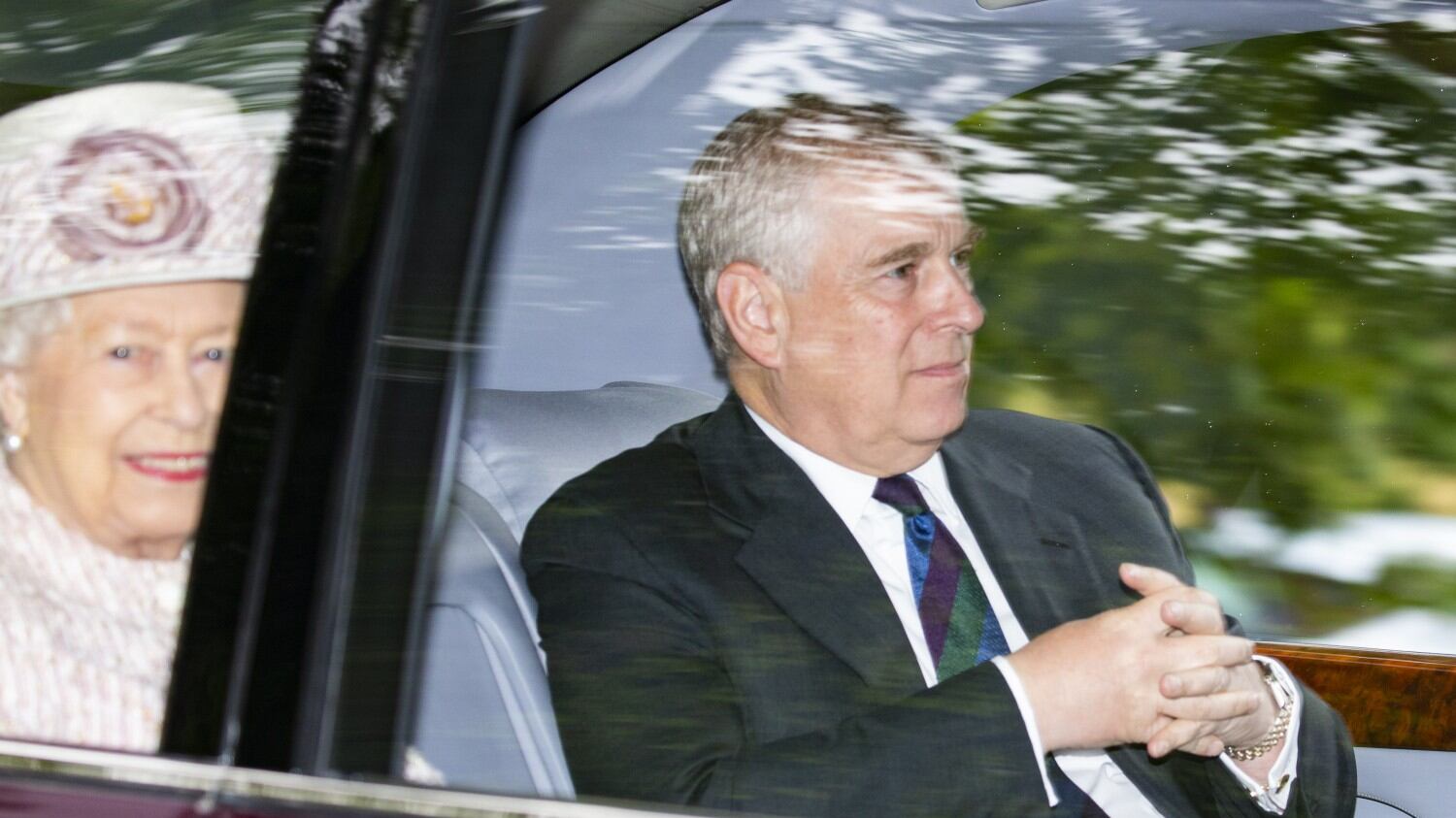 Caso Epstein, i reali "pregano" per il principe Andrea