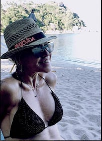 Paola Barale, sexy giramondo 12