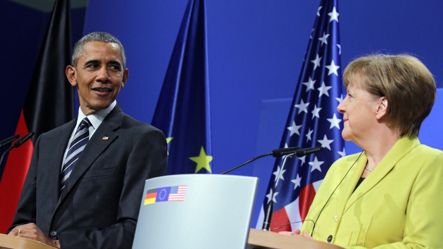 Migranti, Obama loda la Merkel: "È dalla parte giusta della storia"