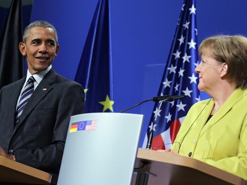 Migranti, Obama loda la Merkel: "È dalla parte giusta della storia"