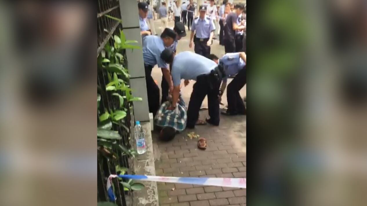 Cina: disoccupato uccide bambini fuori da una scuola