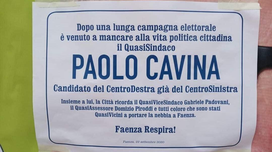 Manifesti da vergogna sui muri: i rossi "seppelliscono" il rivale