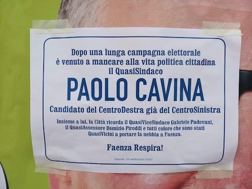 Manifesti da vergogna sui muri: i rossi "seppelliscono" il rivale