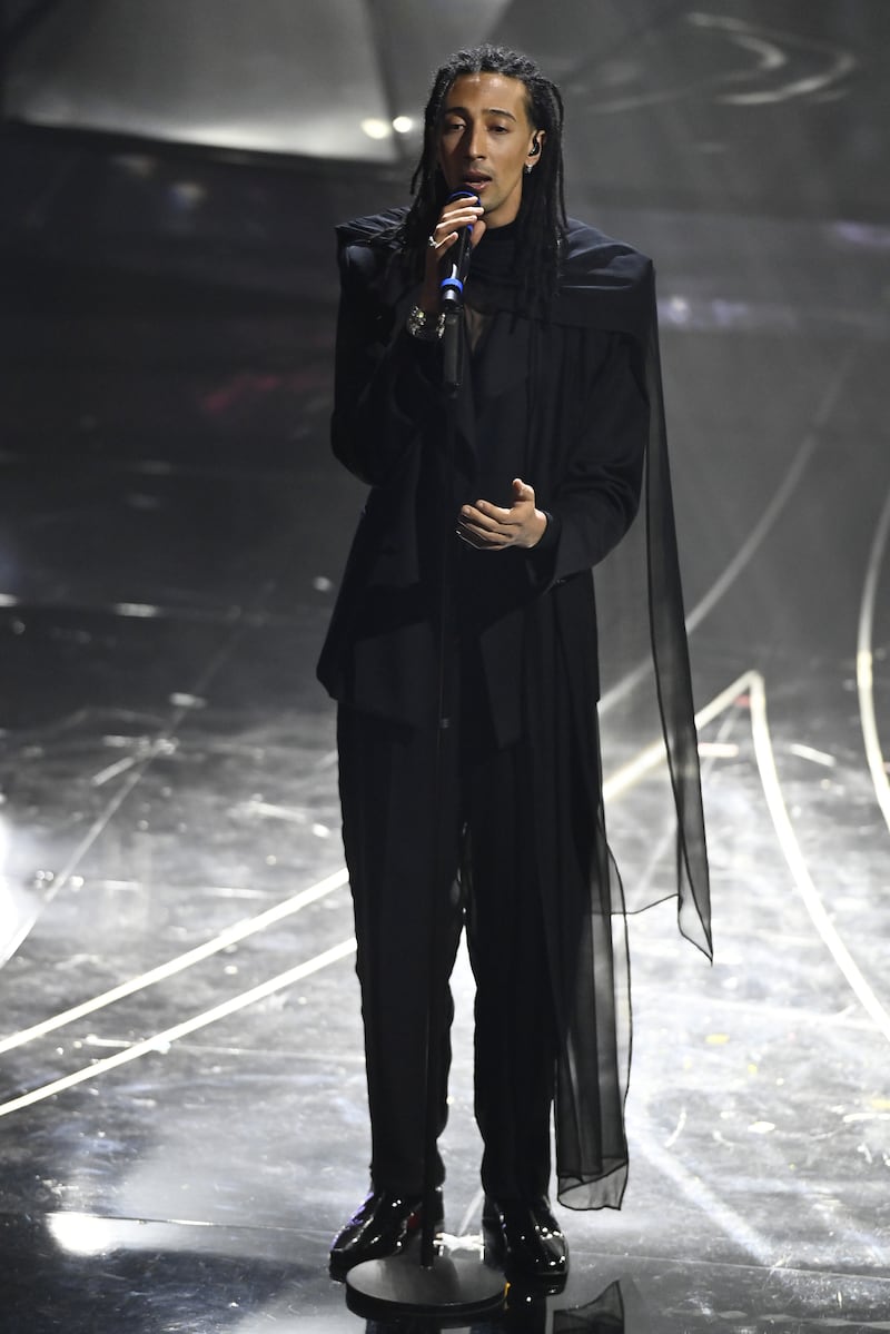 Sanremo 2024: ecco il look della quarta serata del Festival di Ghali 3