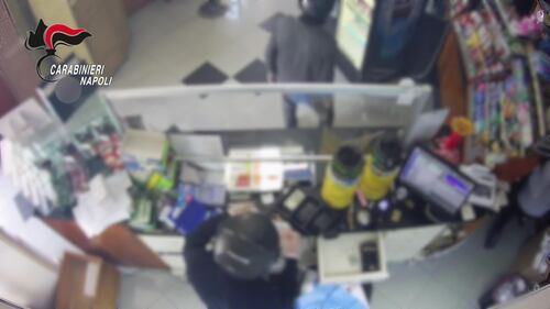La rapina sventata ad Afragola dal carabiniere: la sequenza 2
