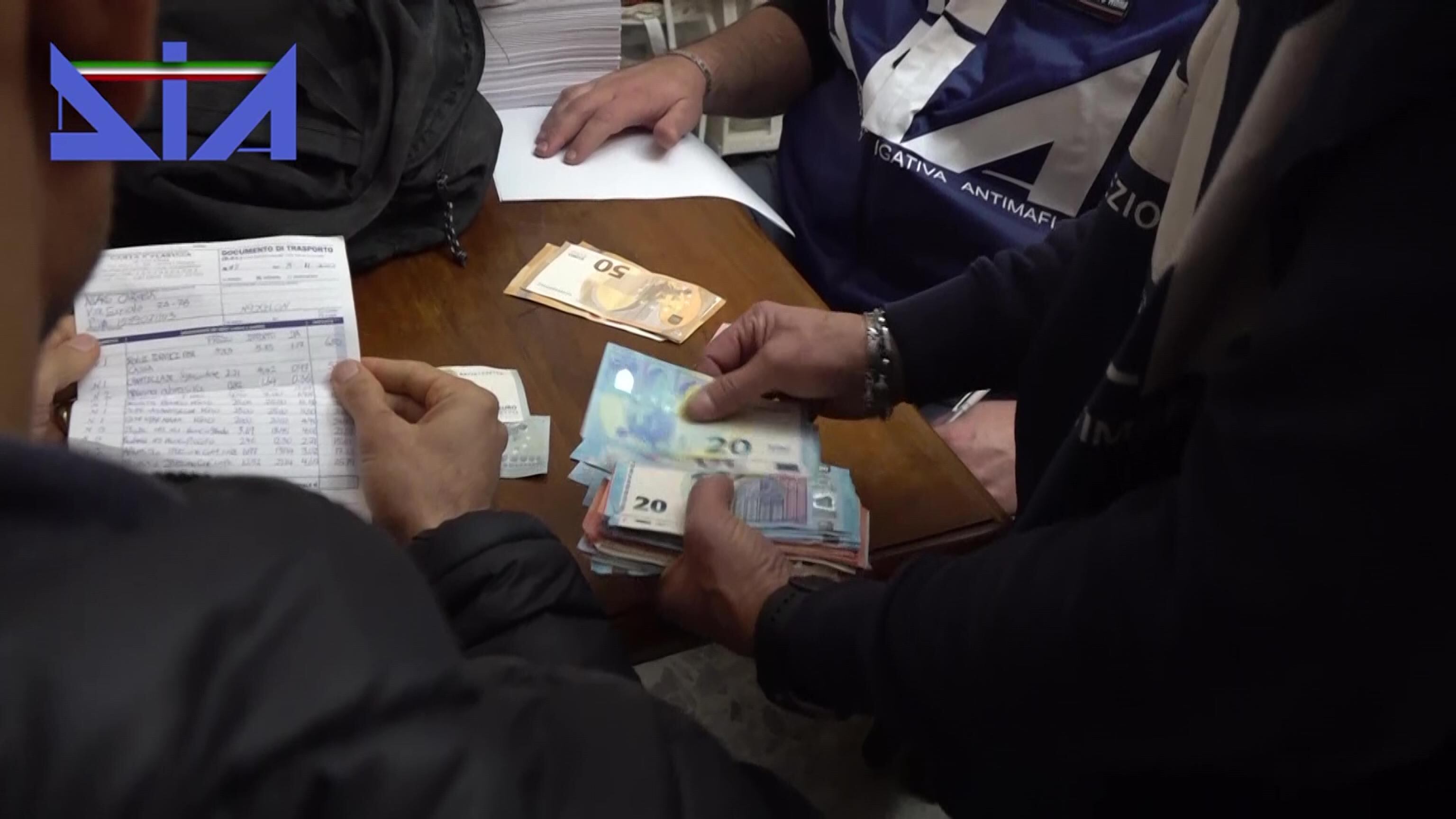 Le mani della ‘ndrangheta su pane, pesce e pasticcerie