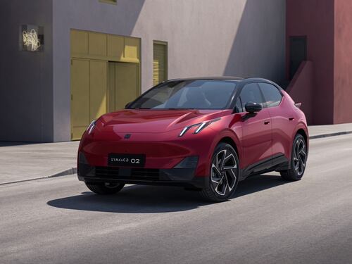 Lynk & Co lancia la 02: la nuova SUV-coupé elettrica co-creata con i clienti