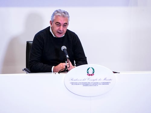 Il "meccanismo" sugli appalti Covid. I due incontri nell'ufficio di Arcuri prima dei contratti