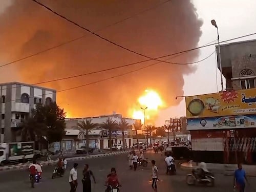 Israele colpisce il porto Houthi