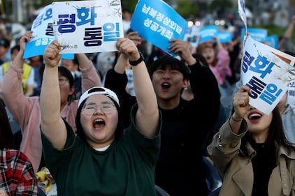 Il leader nordcoreano accompagnato dalla sorella Kim Jong-yo 3