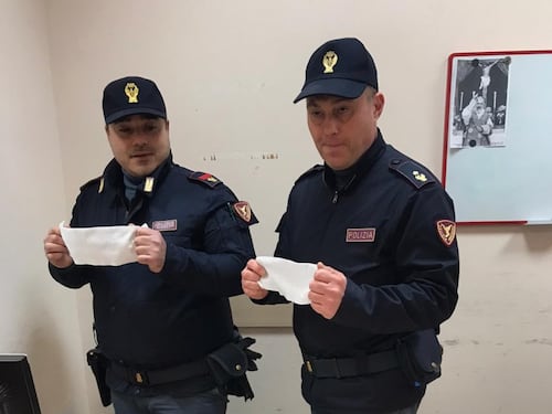 In stazione con 200 mascherine, denunciato