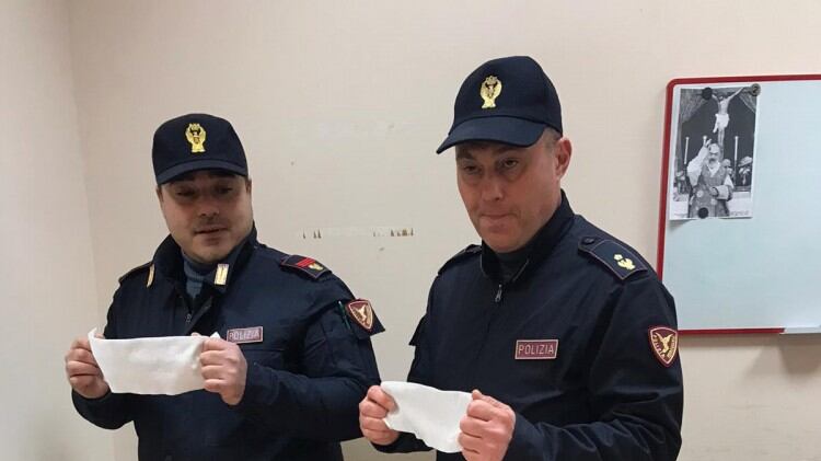 In stazione con 200 mascherine, denunciato