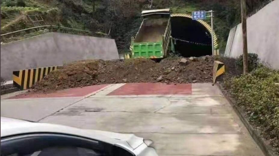 Strade sbarrate e scenario apocalittico: Wuhan è irriconoscibile