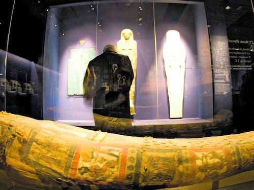 Maledizione del Louvre: l'ala egizia sott'acqua. Danneggiate 400 opere