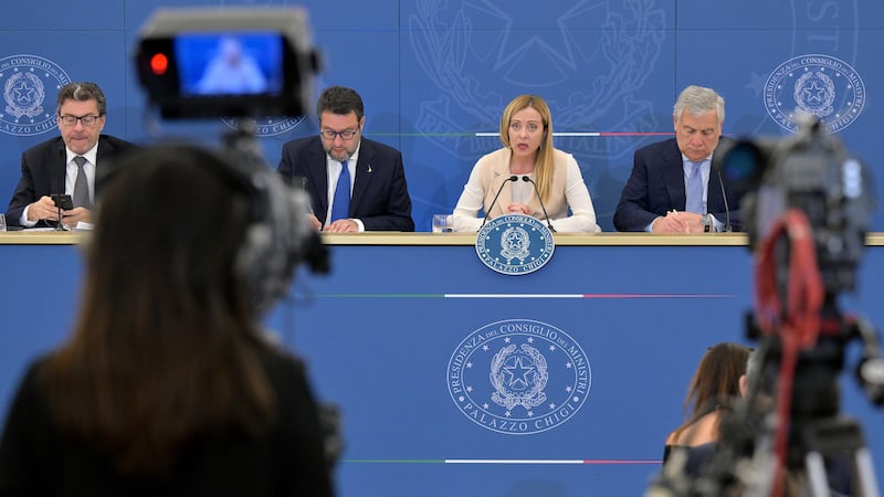 Caro carburanti, il Cdm proroga il taglio delle accise sul gasolio. Salvini: “Chiedere le risorse alle grandi banche italiane”