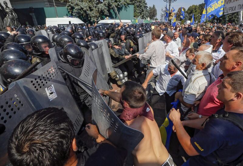 Gli scontri davanti al Parlamento di Kiev 14