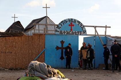 Così si presenta la Giungla dei migranti dopo lo sgombero 10
