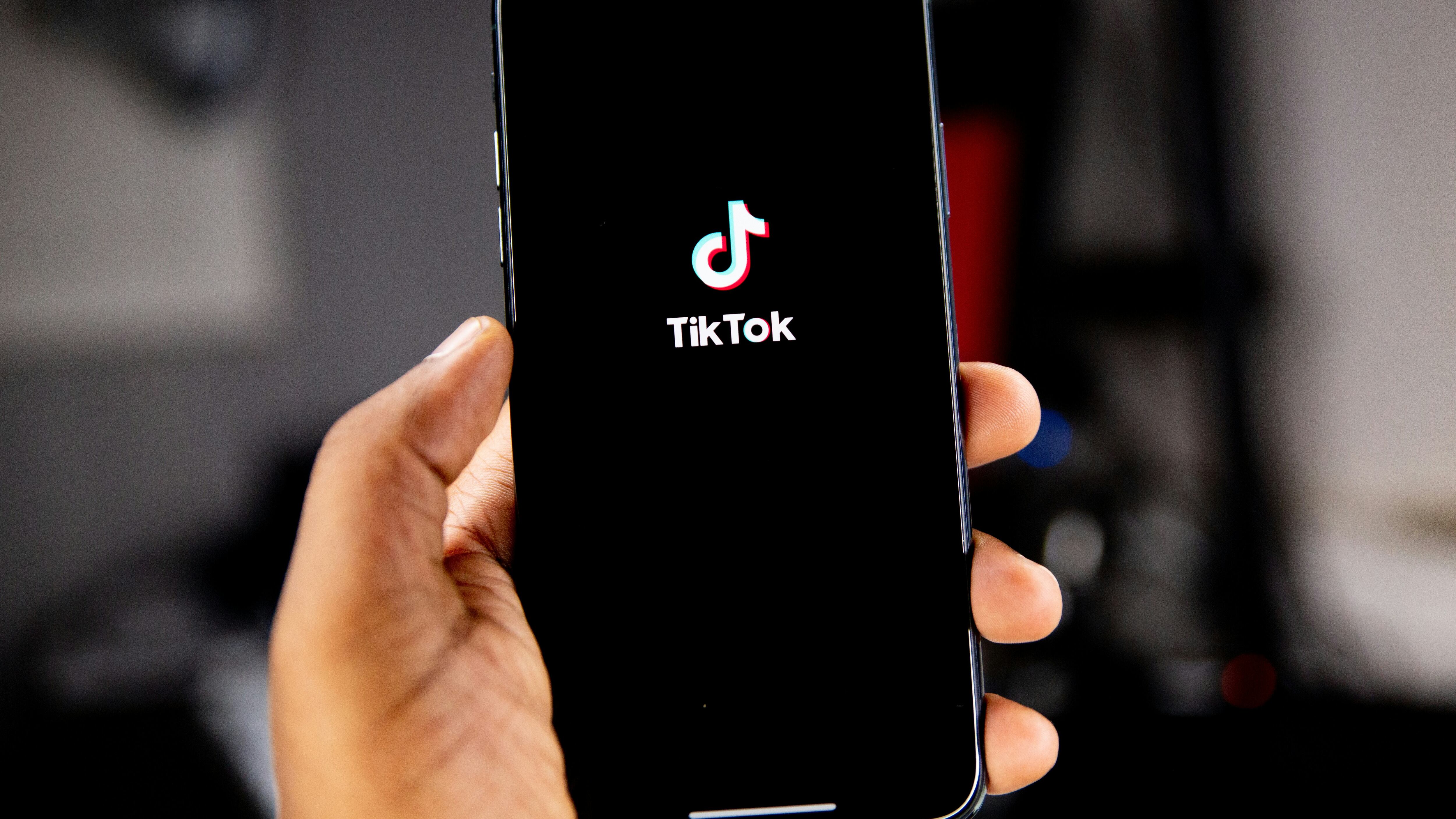 "Spinge al suicidio". In Francia scatta l'indagine su TikTok