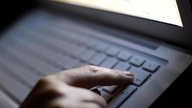Alle origini del web: internet fa festa e viaggia (lento) nel passato