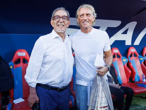 L'insolito fraseggio tra destra e sinistra. Il calcio cancella le tensioni a Palazzo