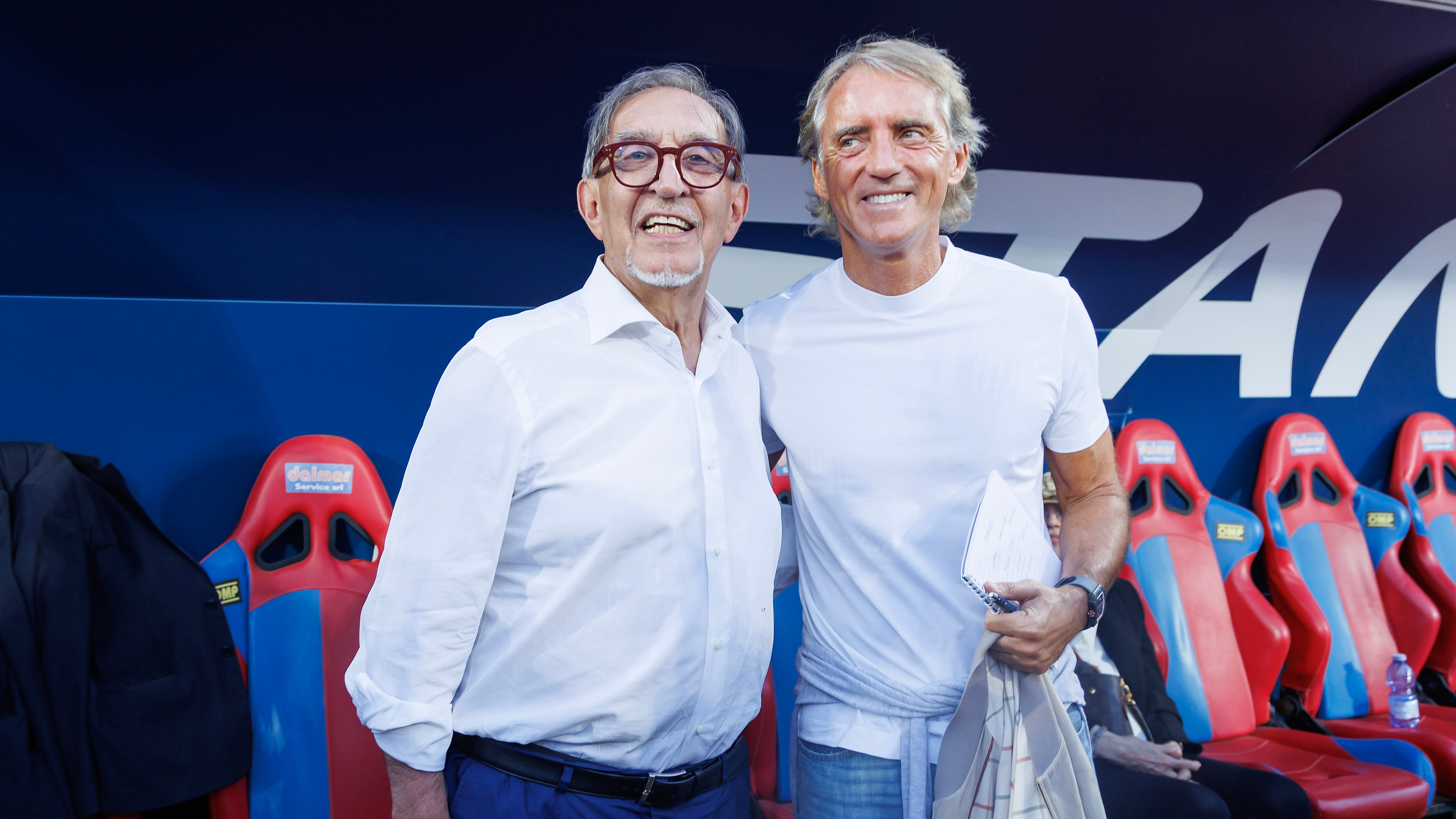 L'insolito fraseggio tra destra e sinistra. Il calcio cancella le tensioni a Palazzo