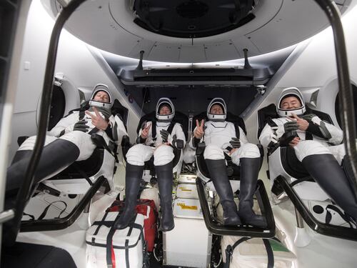 Il ritorno sulla terra della Crew Dragon dopo 200 giorni in orbita