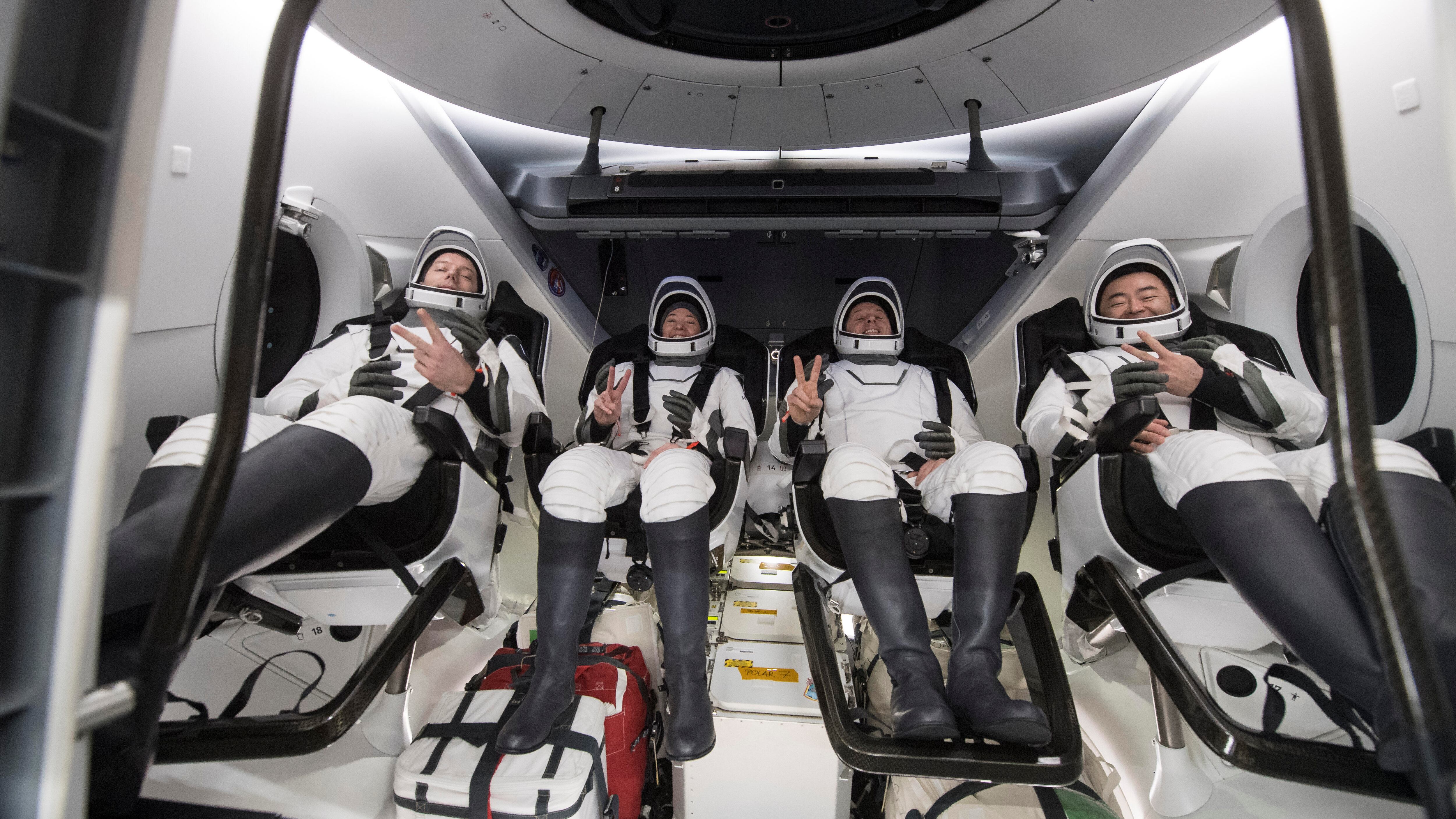 Il ritorno sulla terra della Crew Dragon dopo 200 giorni in orbita