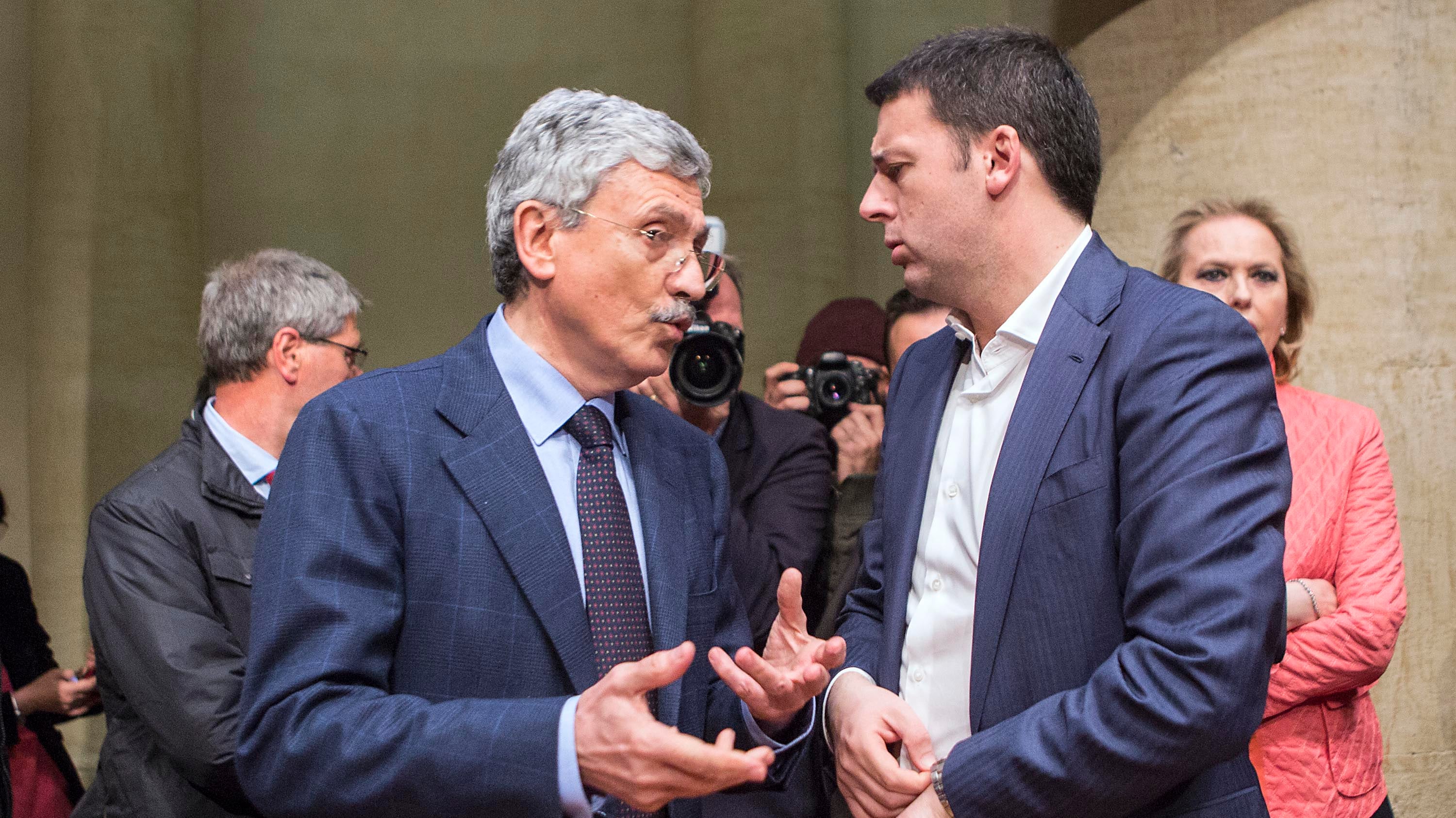 Banche, la scossa di D'Alema comincia a spaventare Renzi