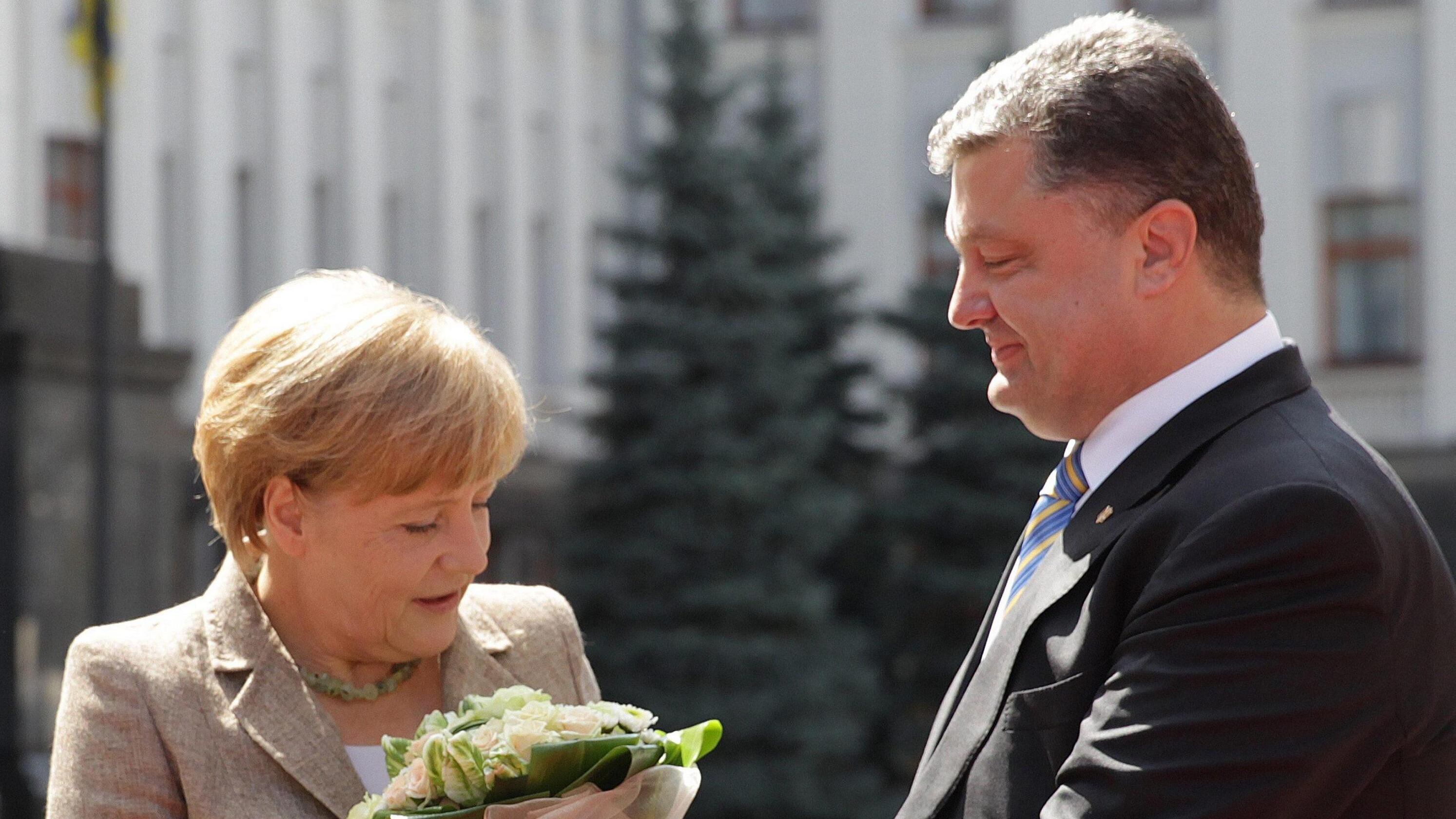 La Merkel va a Kiev: «L'Ucraina resti integra»