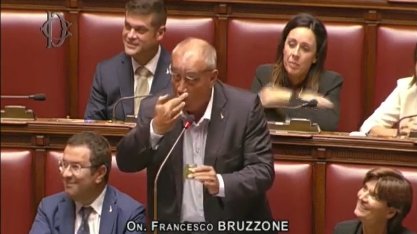 "Più pesto e meno canne": la lezione del deputato alla "sardina" Santori