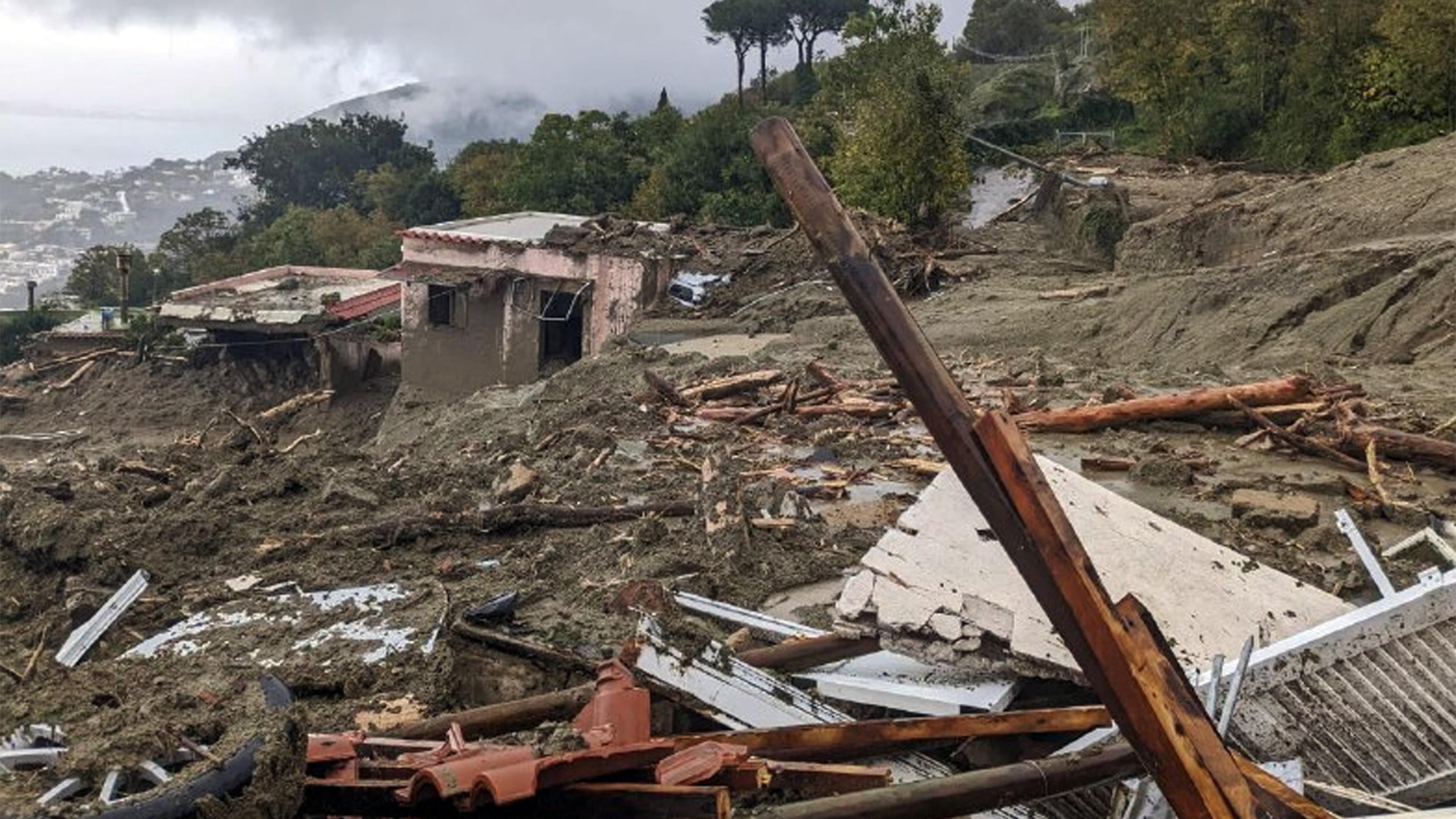 Terremoti e frane: così l'isola fragile è stata devastata