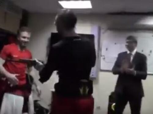 Hockey, Kononov è il migliore in campo: il premio è un AK-47