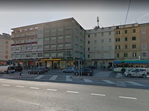 Ancona, ruba in un negozio e pesta il titolare: arrestato marocchino