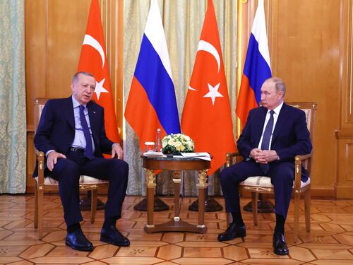 Erdogan chiama Putin: "Serve un cessate il fuoco unilaterale"
